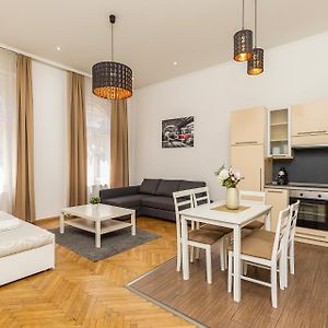 Real Apartments Revay Budapest Exterior photo