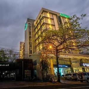 Sequoia Hotel Quezon City Exterior photo