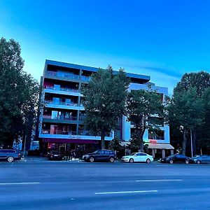 Coralia Luna Park Apartments Mamaia Exterior photo