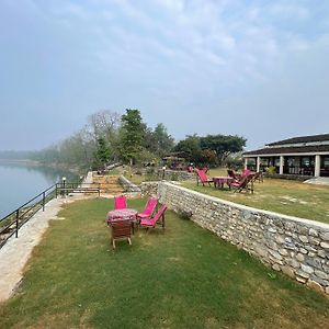 Chitwan Riverside Resort Sauraha Exterior photo