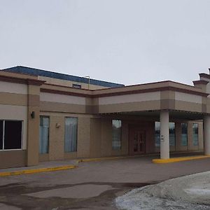 Travelodge By Wyndham Regina Exterior photo