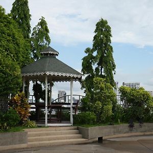 Royal Suite Hotel Bangkok Exterior photo