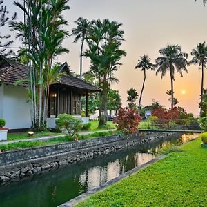 Paradise Resort Kumarakom Exterior photo