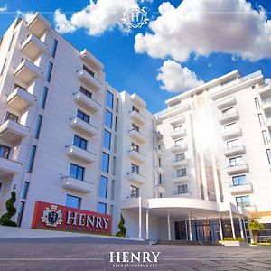 Henry Resort & Spa Golem  Exterior photo