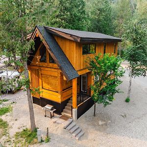 Boulder Mountain Resort Revelstoke Exterior photo