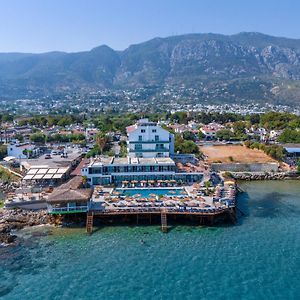 Manolya Hotel Κερύνεια Exterior photo