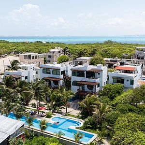 Villas Amanecer By Andiani Travel Isla Mujeres Exterior photo