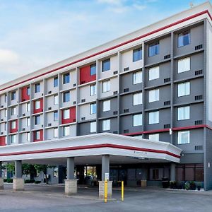 Best Western Plus Toronto Airport Hotel Mississauga Exterior photo