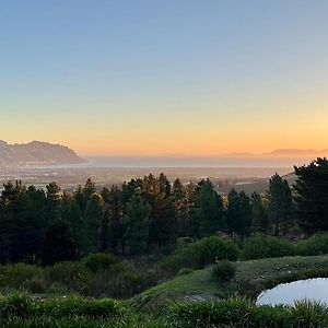 Lalapanzi Lodge Somerset West Exterior photo