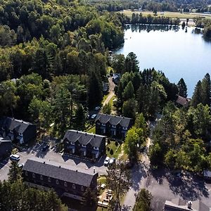 Auberge Manitonga Hostel Mont-Tremblant Exterior photo