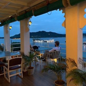 Peacock Guest House - Lake View Hotel In Udaipur Exterior photo