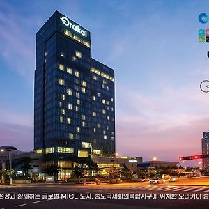 Orakai Songdo Park Hotel Incheon Exterior photo