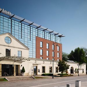 Sheraton Grand Krakow Hotel Exterior photo