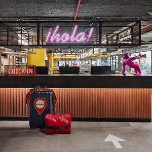 Moxy Barcelona Hotel Exterior photo