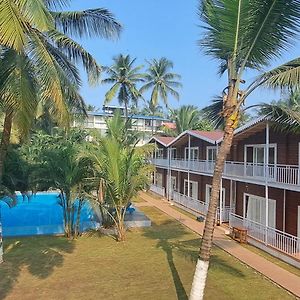 Shaan Coco Palms Beach Resort Morjim Exterior photo