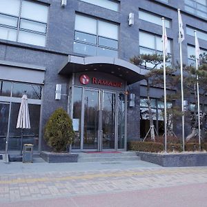 Ramada By Wyndham Dongtan Hotel Hwaseong Exterior photo