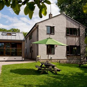 Yha Malham Hostel Exterior photo