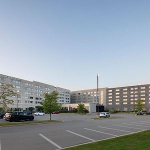 Courtyard By Marriott Montreal Airport Hotel Dorval Exterior photo