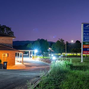 Tumut Valley Motel Exterior photo