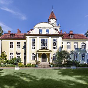 Pałac Nieznanice Zabytek Gościnny Exterior photo