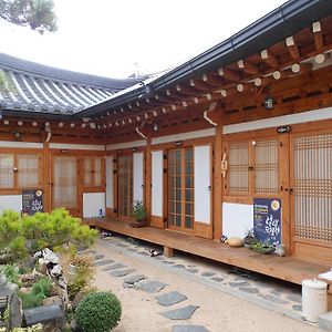 Happiness Full Hanok Guesthouse Jeonju Exterior photo
