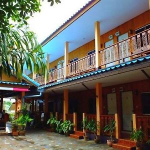 Tamarind Guesthouse Kanchanaburi City Exterior photo