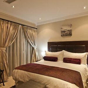 L'Eola Suites Abuja Room photo