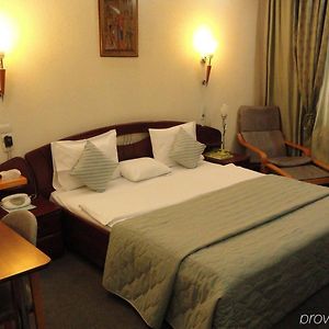 Relax Comfort Suites Hotel Bukarest Room photo