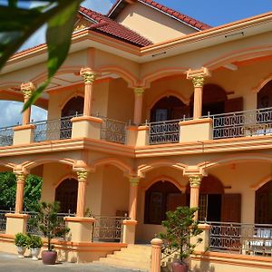 Hotel Kampot Manor Exterior photo