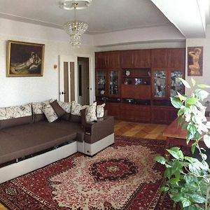 Room In Apartment At Tigrana Metsa Yerevan Exterior photo