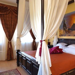 La Favorita Guesthouse Boutique Craiova Room photo