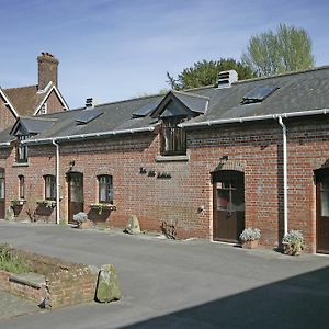 Villa The Old Stables Self Catering Salisbury Exterior photo