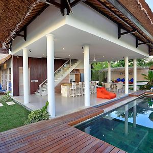 Villa Bukit Nusa Lembongan Exterior photo