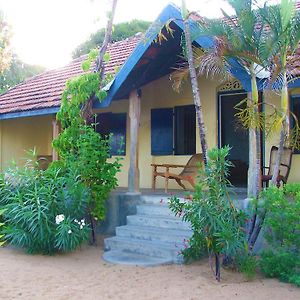 15Lmd Villa In Front Of The Lagoon Batticaloa Exterior photo