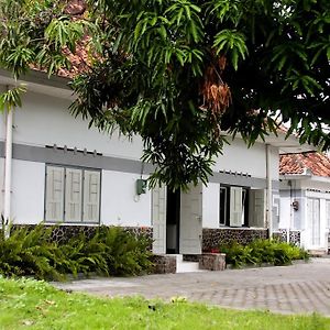 Hotel Ndalem Mantrigawen Yogyakarta Exterior photo