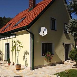 Romantic Cottage Pitten Exterior photo