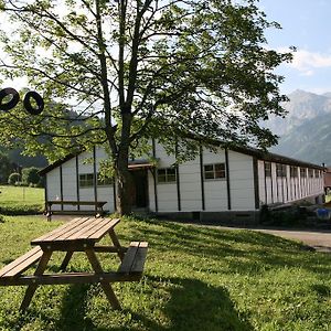 Mountain Lodge Backpackercamp Gutenbrunnenstrasse 6 Lenk im Simmental Exterior photo
