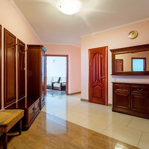 Large Luxury 4-Room Apartment With A Sauna, Near The Metro Levoberezhnaya Kyiv Room photo