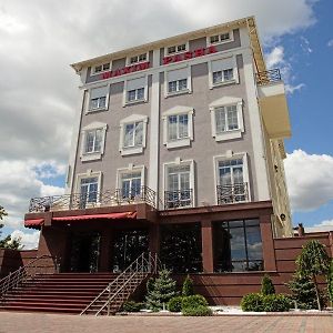 Maxim Pasha Hotel Chişinǎu Exterior photo