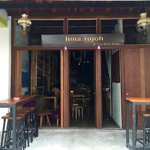 Lima.Tujoh Hotel Kuching Exterior photo