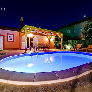Holiday Home Orange With Heated Pool And Parking Zadar Exterior photo