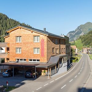 Alpine Lodge Klösterle am Arlberg Exterior photo