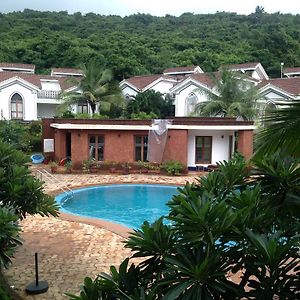 Pool And Garden Facing Apartment In Riviera Foothills Near Baga, Arpora Exterior photo