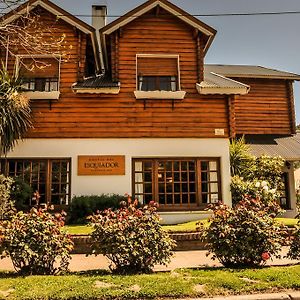 Hotel Hosteria Hostal Del Esquiador San Martín de los Andes Exterior photo