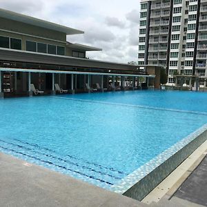 Sandakan Spacious And Comfortable Pool View Condo Exterior photo