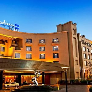 Hotel Radisson Blu Plaza Delhi Airport Neu-Delhi Exterior photo