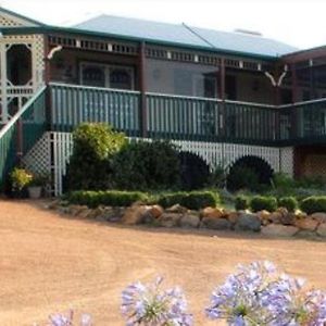 Gooromon Park Cottages, Canberra Wallaroo Exterior photo