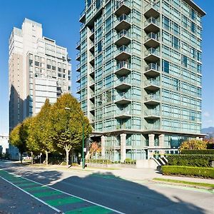 Lord Stanley Suites On The Park Vancouver Exterior photo