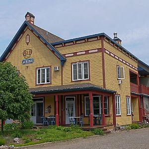 Auberge Le Voyageur Mont-Tremblant Exterior photo