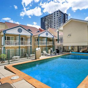 Toowong Inn & Suites Brisbane Exterior photo